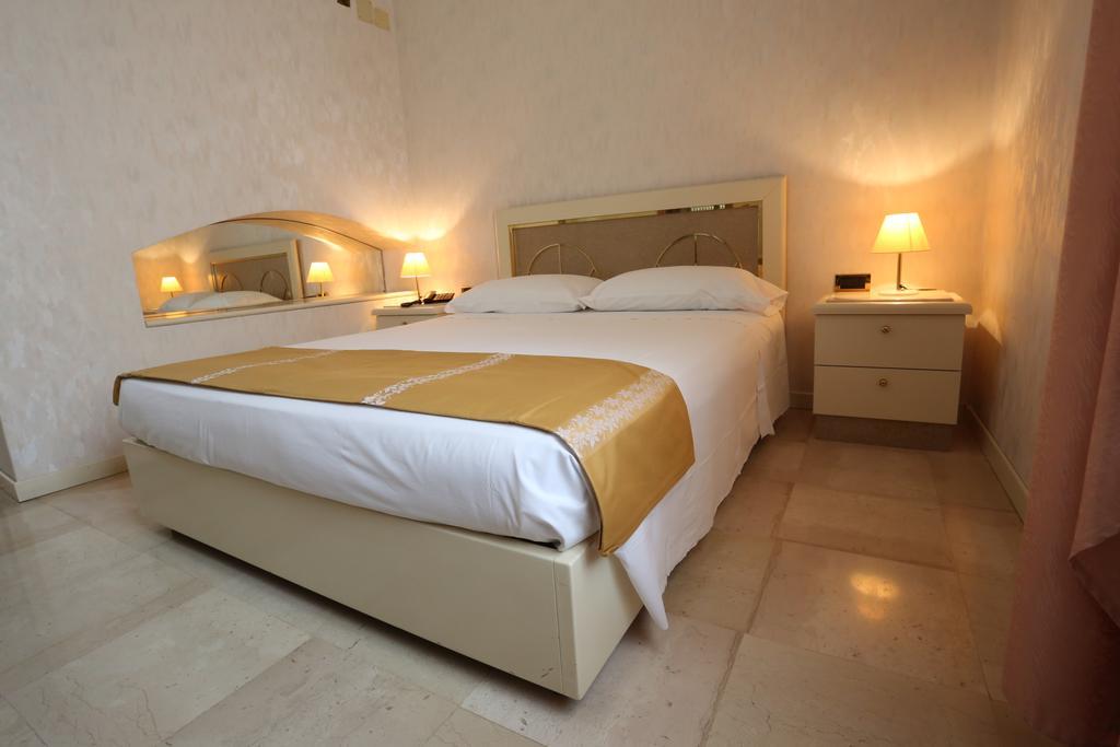 Hotel Europa Foggia Luaran gambar